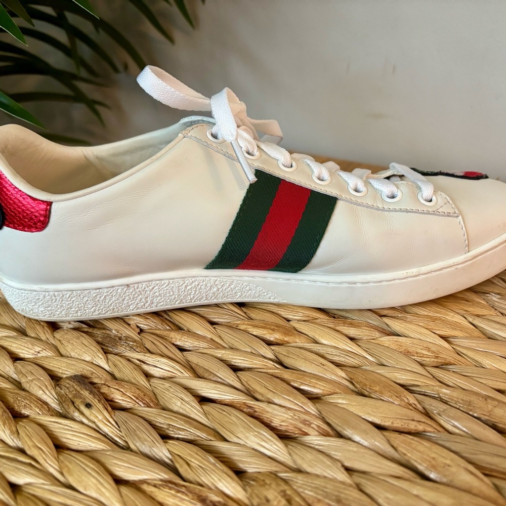 Gucci Women's White Sneakers with Red Floral Embroidery - Picture 12 of 16